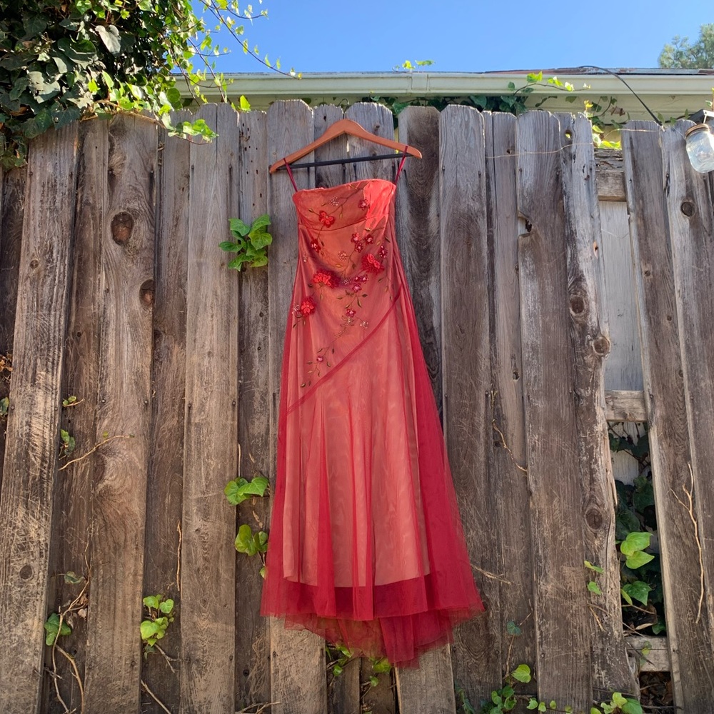 bcbgmaxazria strapless red poofy dress size 2 / S